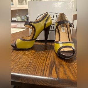 Steve Madden Reede heel in Green/Brown size 7